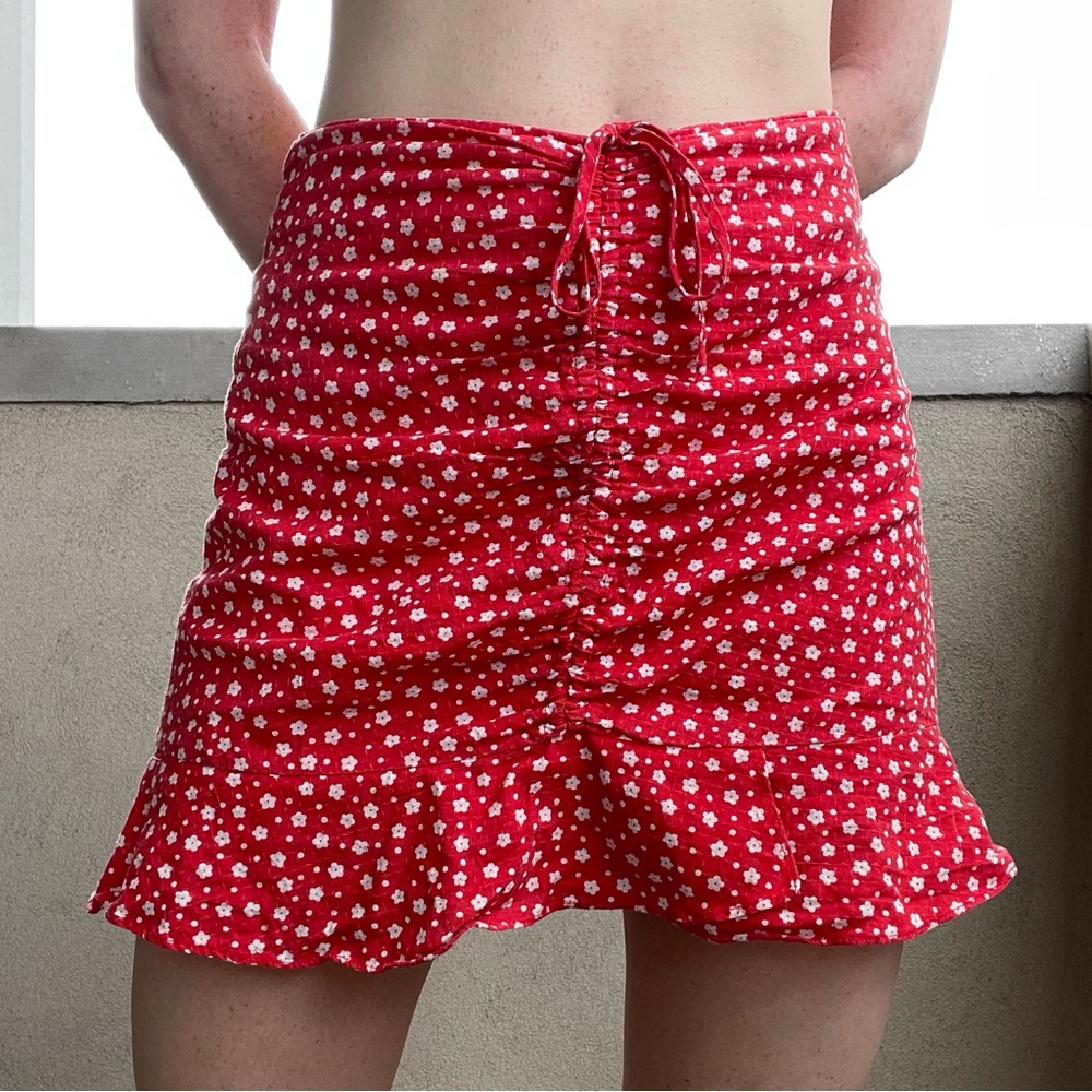 Drawstring red and white flower summer skirt.